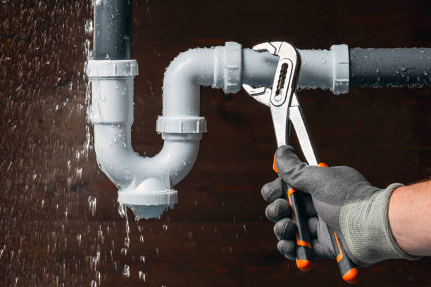 Professional Leak Detection technician working in Elwood, IN